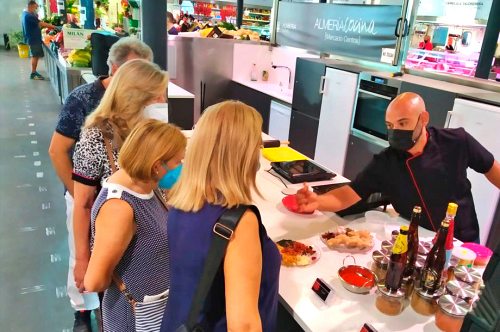 Francisco Javier Garcés enciende los fogones del Mercado Central con cocina india