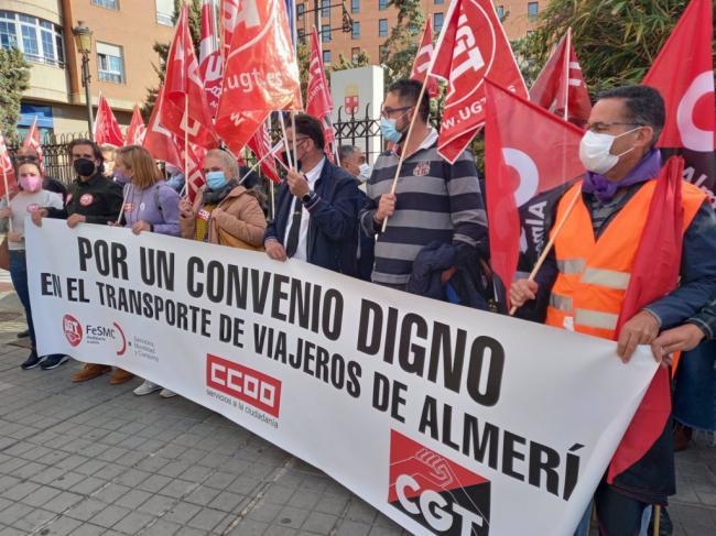 UGT, CCOO y CGT exigen convenio de transportes de viajeros 'digno'