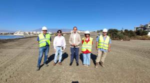 El subdelegado del gobierno en Almería visita los trabajos para las playas de Balerma