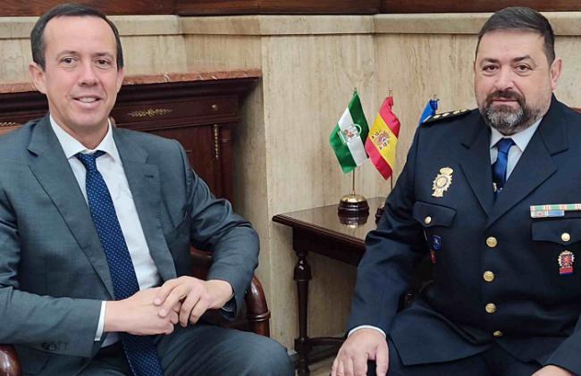 El subdelegado recibe al nuevo comisario de Policía Nacional en El Ejido