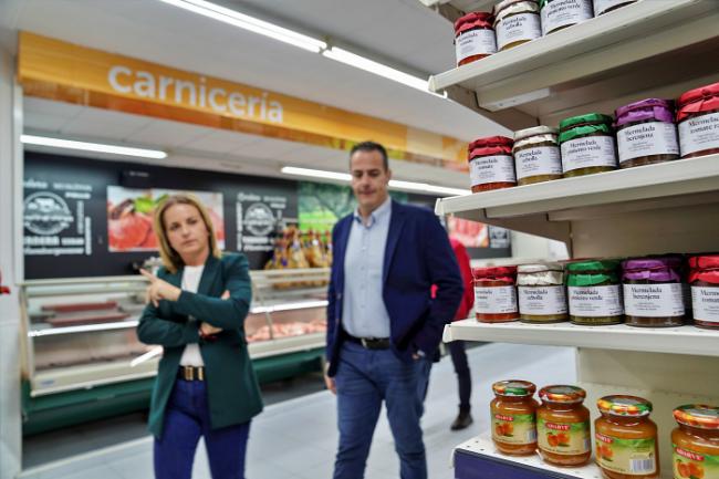 Sabores Almería participa en la inauguración de un SuperPlus en Albox