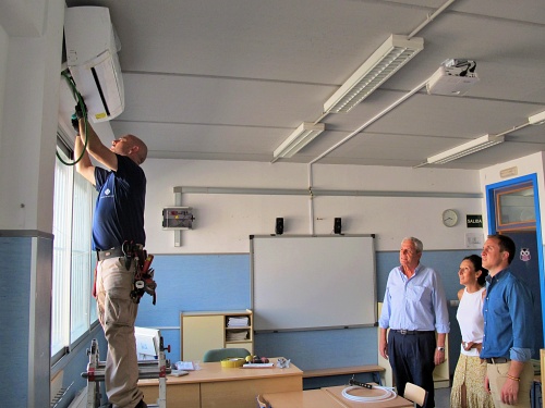 El Ayuntamiento de Vera instala 27 aparatos de climatización en los colegios