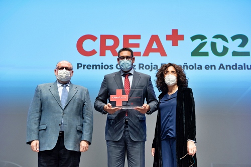 El gerente del Distrito Sanitario Almería recibe una distinción en los Premios CREA+2021