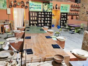 El museo taller de alfarería tradicional veratense instala un horno tradicional