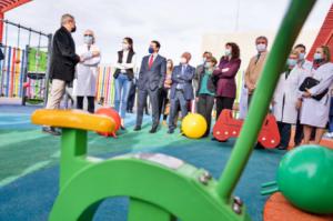 El Hospital Materno Infantil inaugura ‘La terraza de mi recreo’ para menores con cáncer