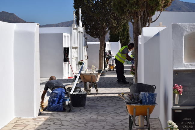 Gádor acondiciona el cementerio para la festividad de “Todos los Santos”