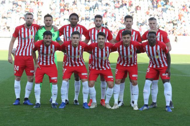 0-0: El Almería suma un punto de mucho mérito ante el Granada