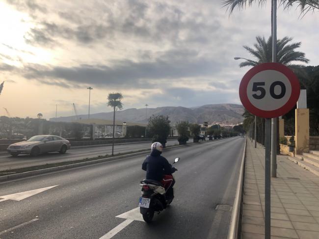 Radares 'pedagógicos' para bajar la velocidad y los ruidos a la entrada por Pescadería