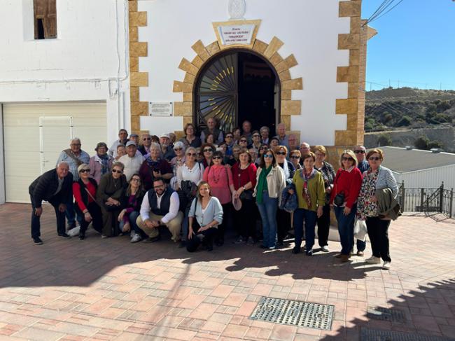 El Ayuntamiento de Níjar organiza un viaje a Zurgena con 120 mayores del municipio