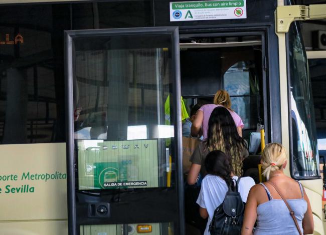 La Junta de Andalucía instalará paneles en paradas de autobús de Mojácar