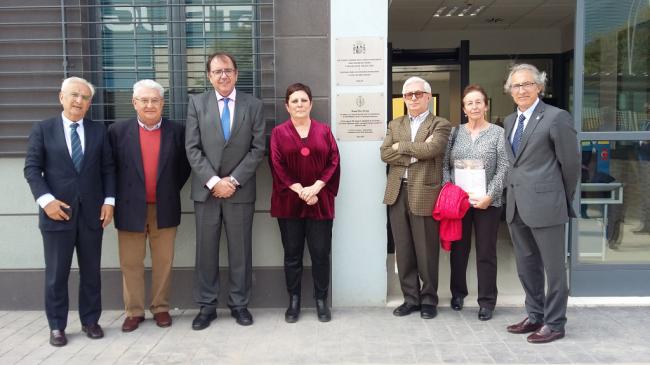 Los hermanos del funcionario de prisiones asesiando por ETA visitan el CIS de Almería que lleva su nombre