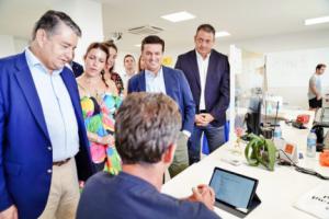 El presidente de Diputación participa en la visita al Punto Vuela Guadalinfo de Viator