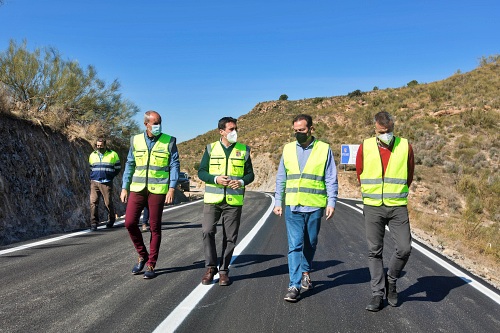 Diputación mejora la carretera que une Albanchez y Rambla Aljibe