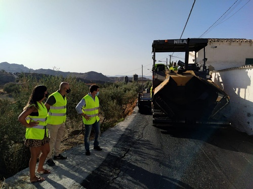 Diputación pavimenta dos caminos de Huércal-Overa