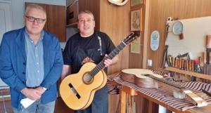 Las famosas guitarras ‘gerundinas’ en el taller del luthier Gerundino Fernández hijo