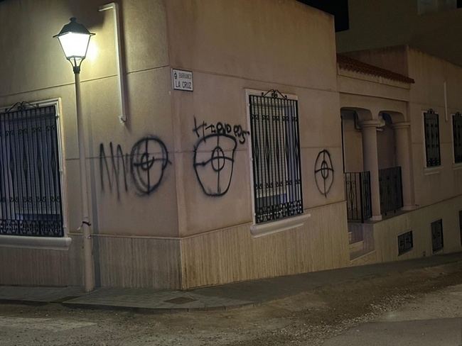 Condenan “el nuevo ataque” con pintadas al edil Pedro López de Carboneras