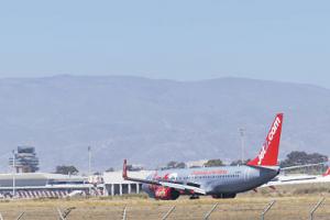 Aterriza el primer vuelo desde Reino Unido de la campaña de la Diputación