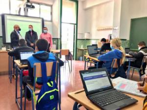 El delegado de Educación conoce el proyecto Aeroespacial del CEIP Nuestra Sra. de la Asunción