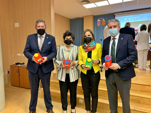 30 niños de Guadalinfo hacen portasueros 3D para menores del Hospital La Inmaculada