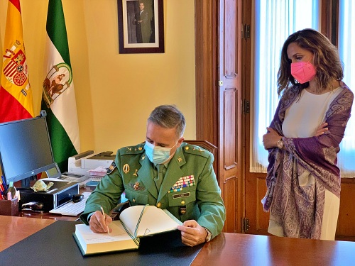 Torregrosa agradece al general Llago su labor al frente de la Base de La Legión en Almería