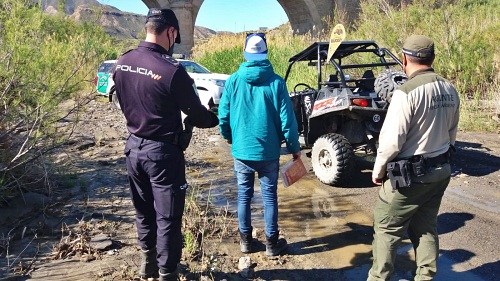 5 denunciados por circular en vehículos a motor por espacios protegidos de Gérgal y Tabernas