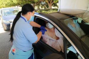 El delegado de Salud recibe primera dosis vacuna