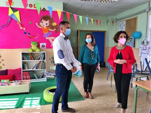 El delegado de Educación visita el CEIP Ave M.ª del Diezmo del Programa de Refuerzo en periodo estival