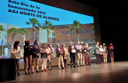 El Hospital La Inmaculada reconoce la labor de los profesionales, los ayuntamientos y de la Diputación