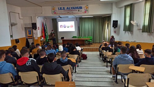 El ayuntamiento de Vera acerca las excavaciones en el Espíritu Santo a los estudiantes