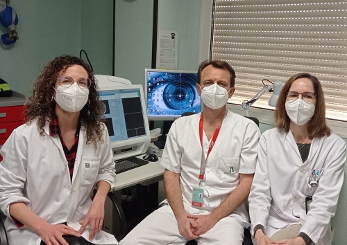 El Hospital de Poniente lidera un proyecto de investigación sobre factores de riesgo para desarrollar edema macular quístico tras cirugía de catarata