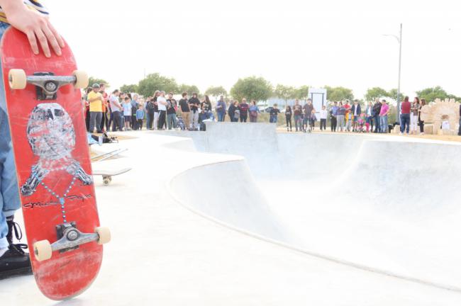 El alcalde de Vera inaugura una bañera de skate en el Parque de la Rambla