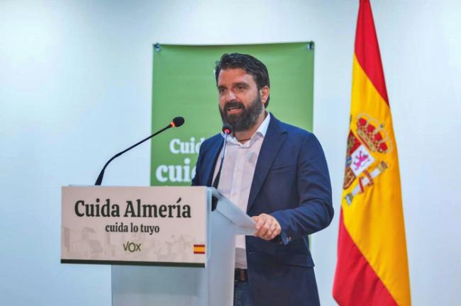 Vox se compromete con la limpieza de Almería