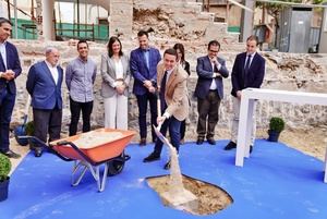 Diputación y Ayuntamiento colocan la primera piedra de la nueva Biblioteca Municipal de Vera