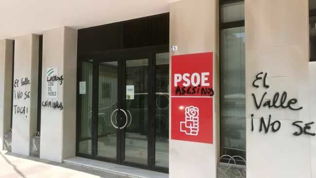 Franquistas atacan la sede del PSOE de Roquetas