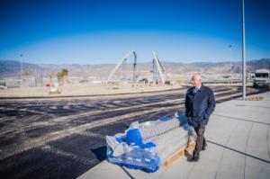 El alcalde visita las obras de acceso a Roquetas centro por el Cañuelo