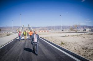 Roquetas abre al tráfico la carretera que une el Mercado Central con Cortijos de Marín