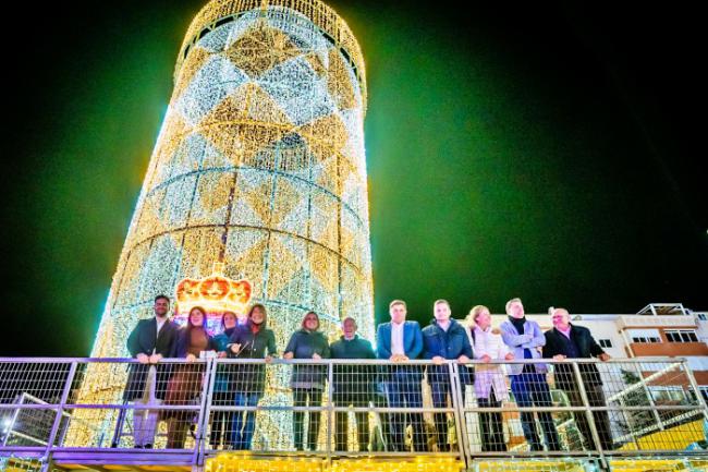 Roquetas de Mar da la bienvenida a la Navidad con el tradicional encendido