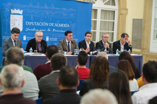 Diputación presenta a los 103 alcaldes los Planes Provinciales más inversores y participativos