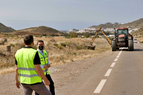 Operativo especial de limpieza de carreteras costeras de Diputación para verano