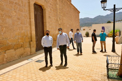 Diputación acondiciona el entorno de la Iglesia de Turre