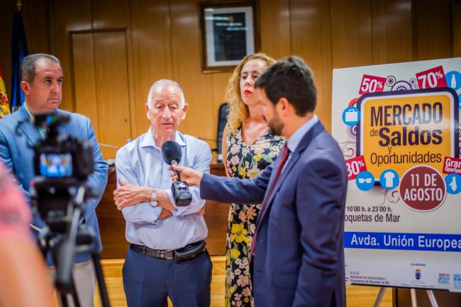 Los comercios de Roquetas celebran una nueva edición del Mercado de Saldos