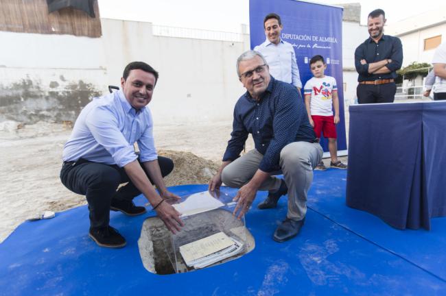 Diputación coloca la primera piedra del futuro Espacio Escénico de Fines