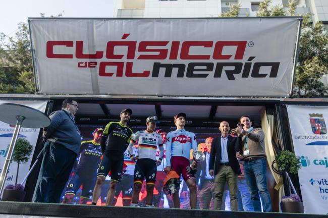 Pascal Ackermann gana una de las mejores ediciones de La Clásica Ciclista