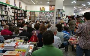 Más de medio centenar de personas en la presentación de "Descubriendo a Juan Asensio"