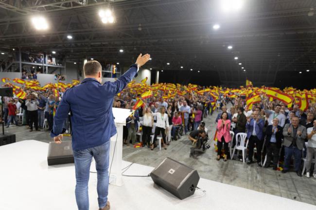 Abascal (Vox) llena en su mitin en Aguadulce