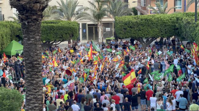 Abascal dice que hay calles en Almería en las que solo se ven hombres