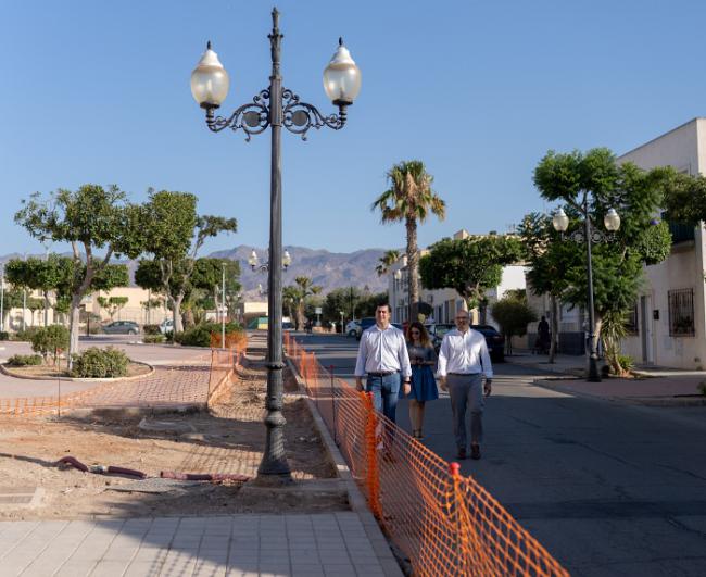 Avanzan las obras de rehabilitación de acerados y zonas peatonales junto a Las Berlingas