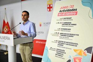 Junio llena de gastronomía y el flamenco el centro de Almería