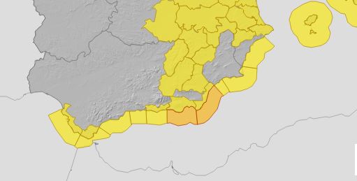 Aviso naranja este lunes en Almería por oleaje