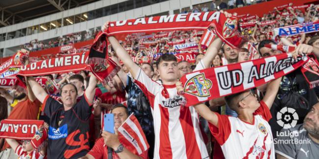 El Estadio del Mediterráneo se llenó para empujar al Almería